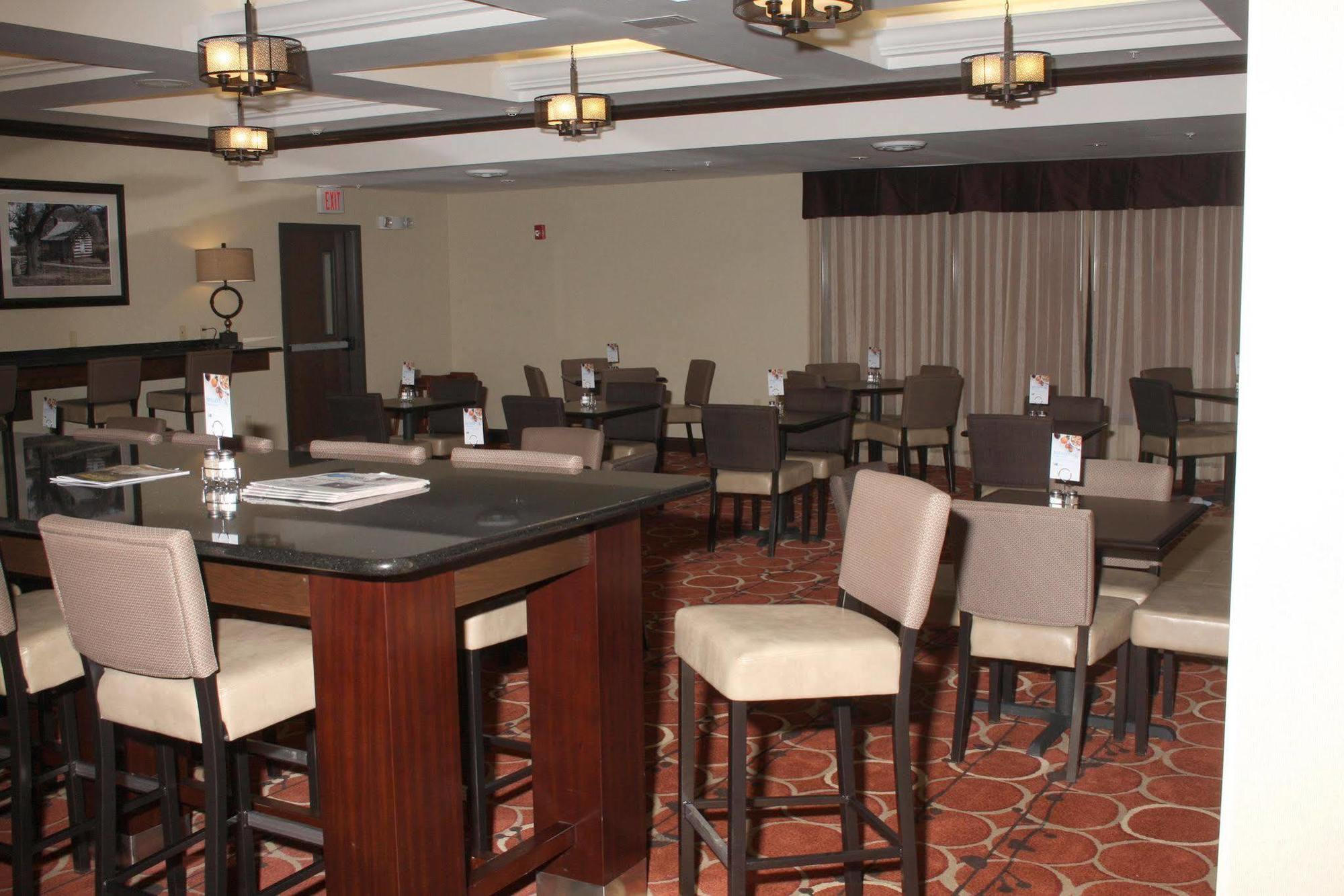 Holiday Inn Express & Suites Cumberland - La Vale By Ihg Kültér fotó